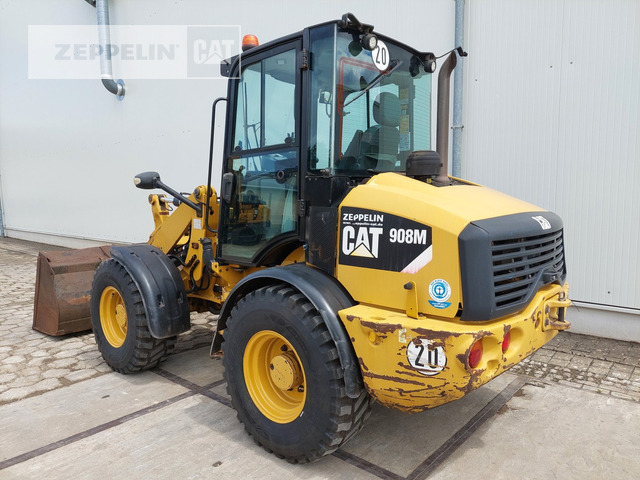 Cat 908M - Gumikerekes homlokrakodó: 3 kép. Cat 908M - Gumikerekes homlokrakodó: 3 kép.