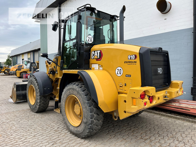 Cat 910-14A - Gumikerekes homlokrakodó: 3 kép. Cat 910-14A - Gumikerekes homlokrakodó: 3 kép.