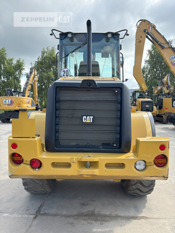 Cat 918M - Gumikerekes homlokrakodó: 5 kép. Cat 918M - Gumikerekes homlokrakodó: 5 kép.