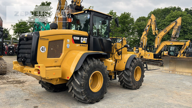 Cat 926M - Gumikerekes homlokrakodó: 2 kép. Cat 926M - Gumikerekes homlokrakodó: 2 kép.