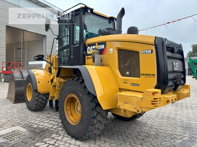 Cat 926M - Gumikerekes homlokrakodó: 3 kép. Cat 926M - Gumikerekes homlokrakodó: 3 kép.