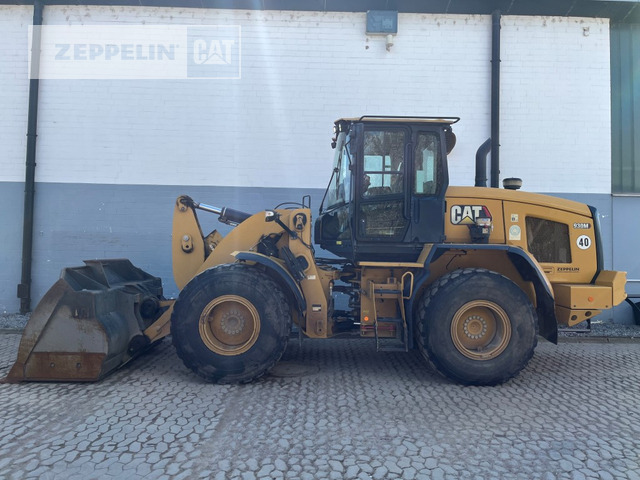 Cat 930M - Gumikerekes homlokrakodó: 1 kép. Cat 930M - Gumikerekes homlokrakodó: 1 kép.