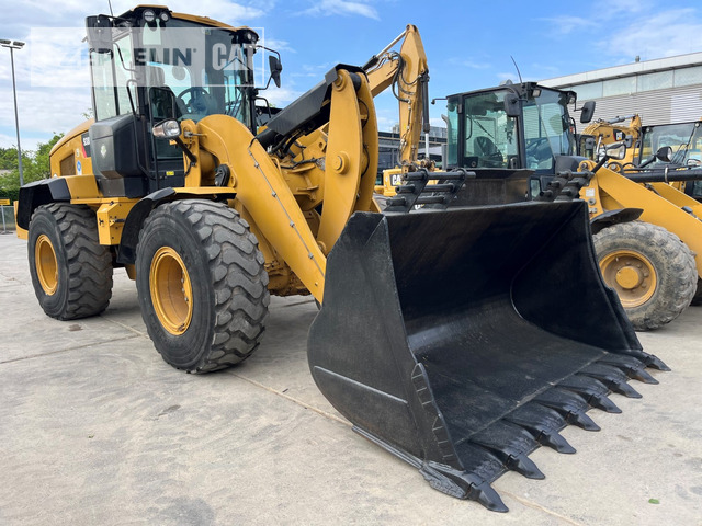 Cat 938M - Gumikerekes homlokrakodó: 1 kép. Cat 938M - Gumikerekes homlokrakodó: 1 kép.