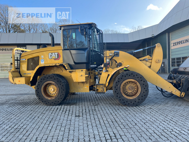 Cat 938M - Gumikerekes homlokrakodó: 5 kép. Cat 938M - Gumikerekes homlokrakodó: 5 kép.