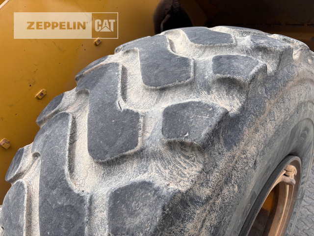 Cat 962M - Gumikerekes homlokrakodó: 5 kép. Cat 962M - Gumikerekes homlokrakodó: 5 kép.