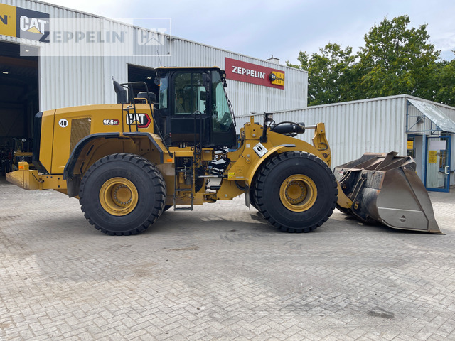 Cat 966GC - Gumikerekes homlokrakodó: 2 kép. Cat 966GC - Gumikerekes homlokrakodó: 2 kép.
