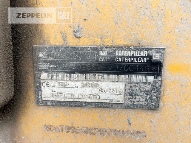 Cat 966M - Gumikerekes homlokrakodó: 2 kép. Cat 966M - Gumikerekes homlokrakodó: 2 kép.