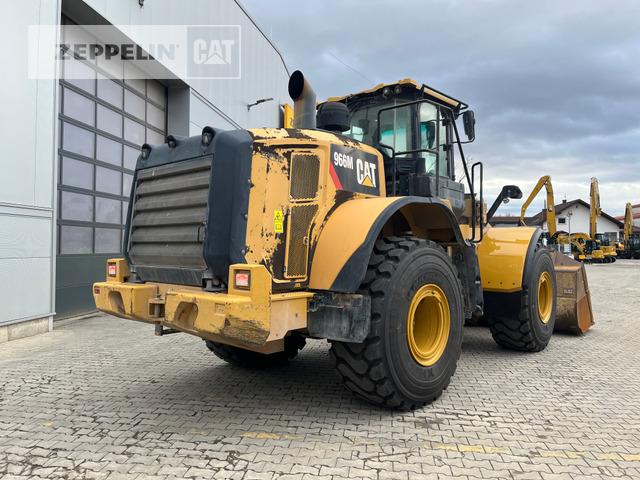 Cat 966M - Gumikerekes homlokrakodó: 3 kép. Cat 966M - Gumikerekes homlokrakodó: 3 kép.