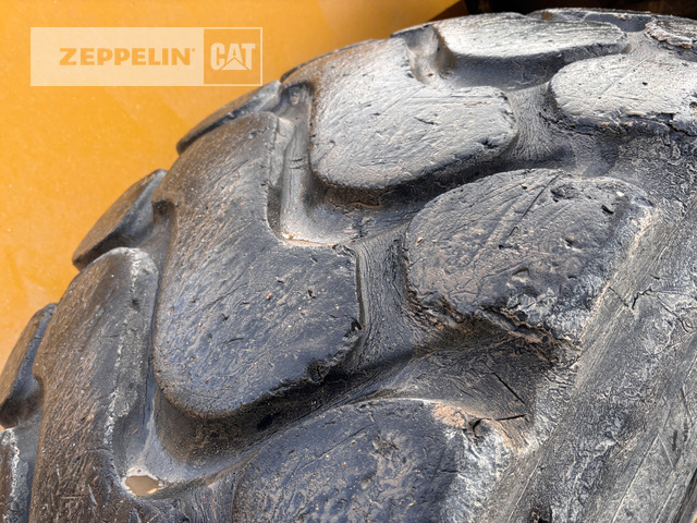 Cat 966M - Gumikerekes homlokrakodó: 5 kép. Cat 966M - Gumikerekes homlokrakodó: 5 kép.