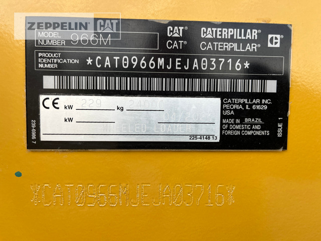 Cat 966M - Gumikerekes homlokrakodó: 2 kép. Cat 966M - Gumikerekes homlokrakodó: 2 kép.
