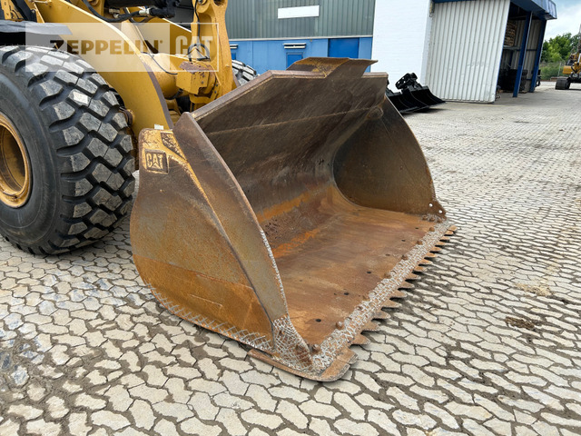 Cat 966M - Gumikerekes homlokrakodó: 5 kép. Cat 966M - Gumikerekes homlokrakodó: 5 kép.