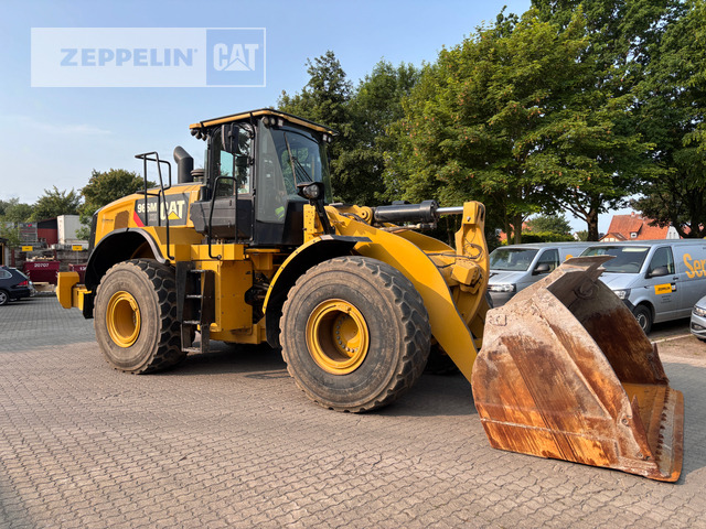Cat 966MXE - Gumikerekes homlokrakodó: 2 kép. Cat 966MXE - Gumikerekes homlokrakodó: 2 kép.