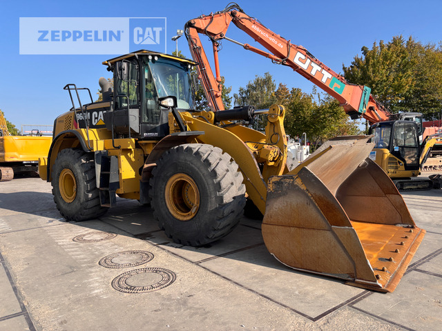 Cat 966MXE - Gumikerekes homlokrakodó: 2 kép. Cat 966MXE - Gumikerekes homlokrakodó: 2 kép.