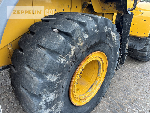 Cat 972M - Gumikerekes homlokrakodó: 5 kép. Cat 972M - Gumikerekes homlokrakodó: 5 kép.