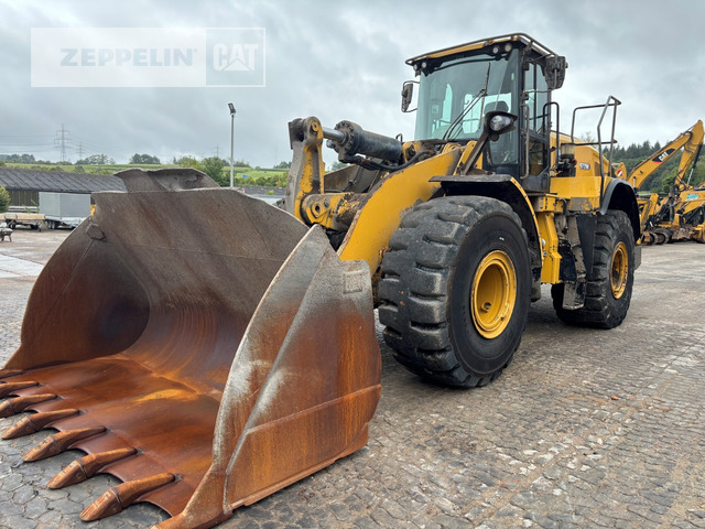 Cat 972M - Gumikerekes homlokrakodó: 4 kép. Cat 972M - Gumikerekes homlokrakodó: 4 kép.
