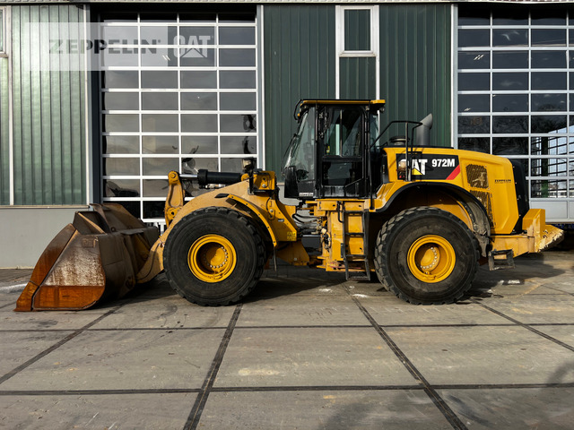 Cat 972M - Gumikerekes homlokrakodó: 2 kép. Cat 972M - Gumikerekes homlokrakodó: 2 kép.