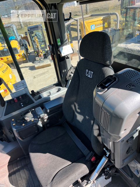 Cat 972MXE - Gumikerekes homlokrakodó: 5 kép. Cat 972MXE - Gumikerekes homlokrakodó: 5 kép.