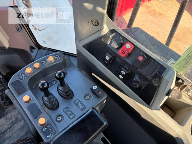 Gumikerekes homlokrakodó Cat 972MXE: 18 kép. Gumikerekes homlokrakodó Cat 972MXE: 18 kép.