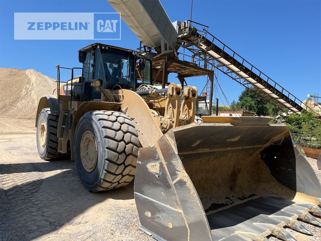Cat 982M - Gumikerekes homlokrakodó: 3 kép. Cat 982M - Gumikerekes homlokrakodó: 3 kép.
