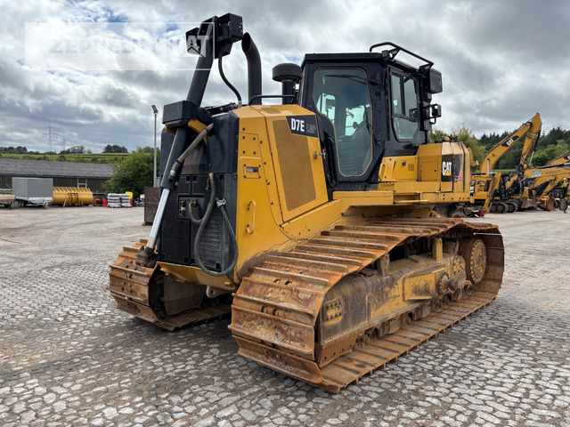 Cat D7E - Buldózer: 3 kép. Cat D7E - Buldózer: 3 kép.