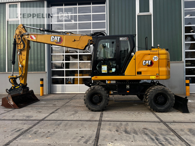 Cat M317-07A - Gumikerekes kotró: 2 kép. Cat M317-07A - Gumikerekes kotró: 2 kép.