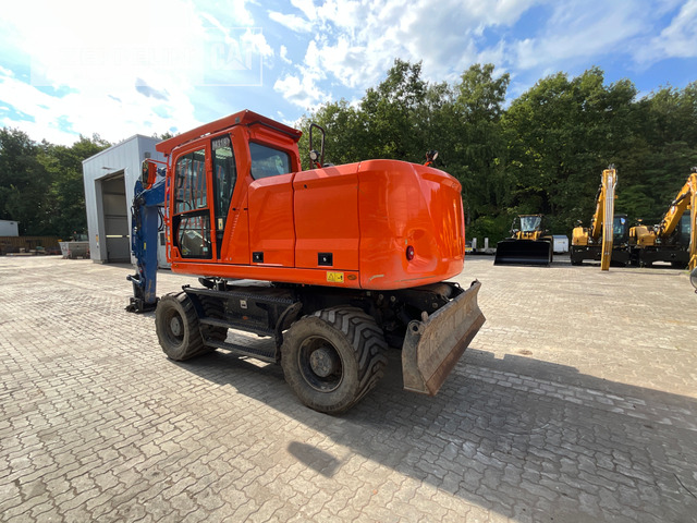 Cat M318-07A - Gumikerekes kotró: 4 kép. Cat M318-07A - Gumikerekes kotró: 4 kép.