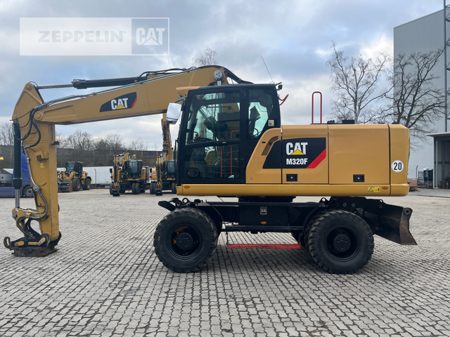 Gumikerekes kotró Cat M320F: 9 kép.