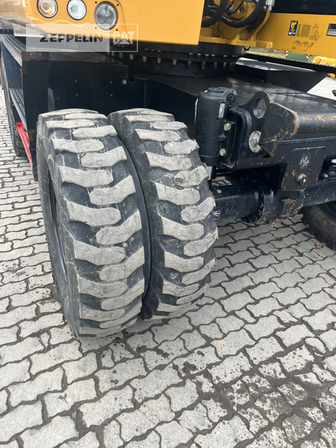 Gumikerekes kotró Cat M320F: 14 kép.