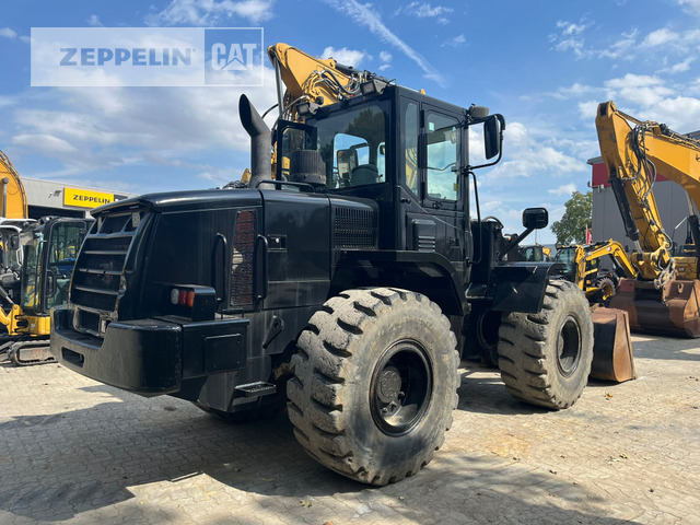 Doosan DL200-5 - Gumikerekes homlokrakodó: 3 kép. Doosan DL200-5 - Gumikerekes homlokrakodó: 3 kép.