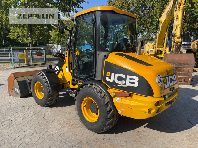 Jcb 406 - Gumikerekes homlokrakodó: 4 kép. Jcb 406 - Gumikerekes homlokrakodó: 4 kép.
