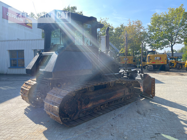 Komatsu D51PX-22 - Buldózer: 3 kép. Komatsu D51PX-22 - Buldózer: 3 kép.