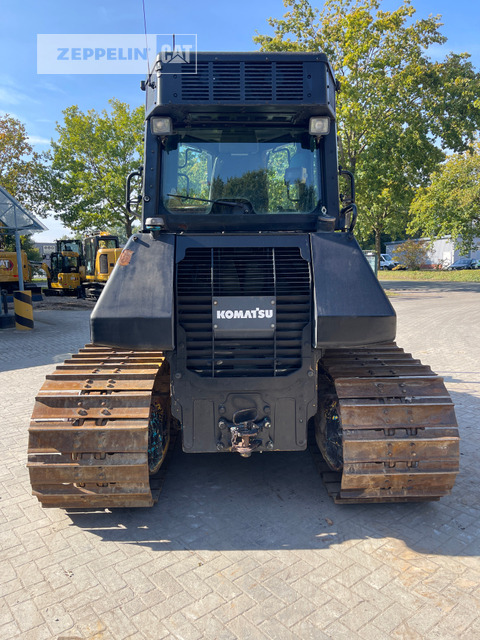 Komatsu D51PX-22 - Buldózer: 4 kép. Komatsu D51PX-22 - Buldózer: 4 kép.