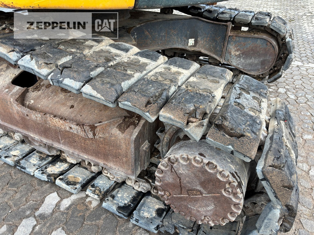 Komatsu PC228 - Lánctalpas kotró: 5 kép. Komatsu PC228 - Lánctalpas kotró: 5 kép.