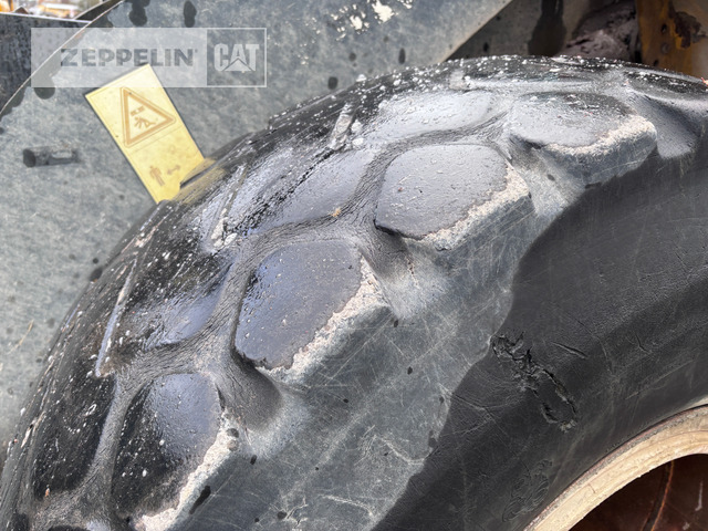 Komatsu WA250 - Gumikerekes homlokrakodó: 5 kép. Komatsu WA250 - Gumikerekes homlokrakodó: 5 kép.