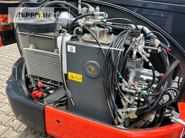 Kubota KX037-4 - Minikotró: 5 kép. Kubota KX037-4 - Minikotró: 5 kép.