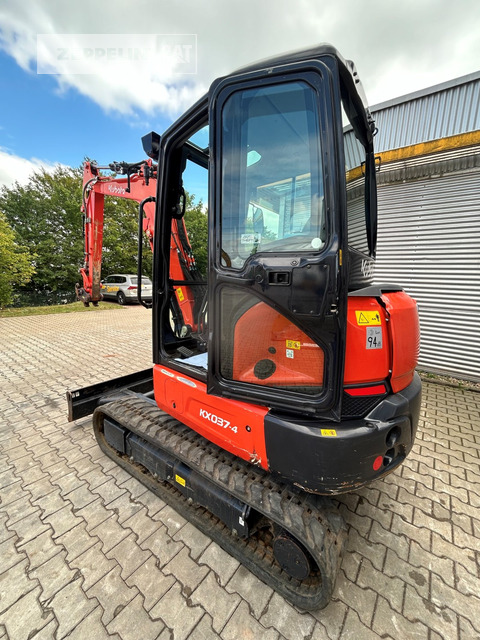 Kubota KX037-4 - Minikotró: 3 kép. Kubota KX037-4 - Minikotró: 3 kép.