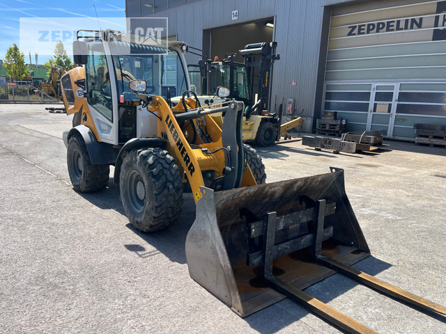 Liebherr L506 - Gumikerekes homlokrakodó: 4 kép. Liebherr L506 - Gumikerekes homlokrakodó: 4 kép.
