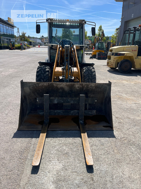 Liebherr L506 - Gumikerekes homlokrakodó: 3 kép. Liebherr L506 - Gumikerekes homlokrakodó: 3 kép.