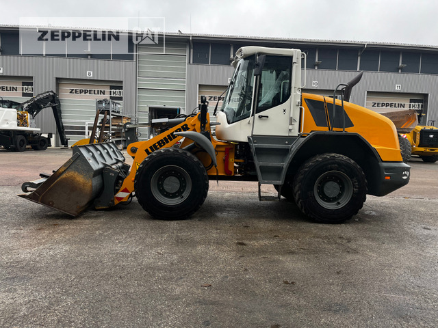 Liebherr L526 - Gumikerekes homlokrakodó: 1 kép. Liebherr L526 - Gumikerekes homlokrakodó: 1 kép.
