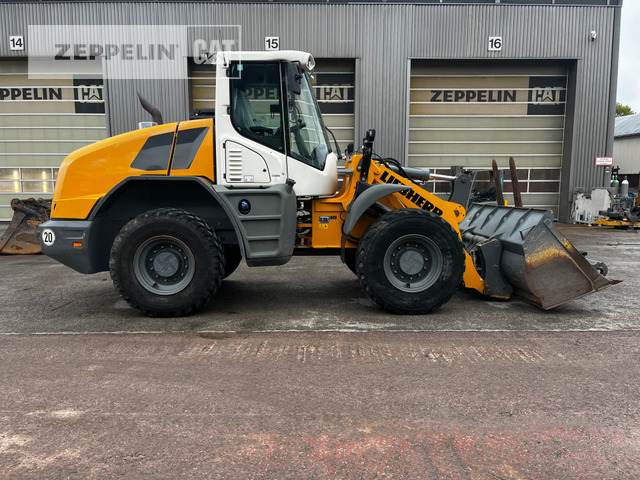 Liebherr L526 - Gumikerekes homlokrakodó: 5 kép. Liebherr L526 - Gumikerekes homlokrakodó: 5 kép.