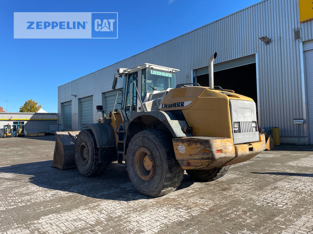 Liebherr L554 - Gumikerekes homlokrakodó: 3 kép. Liebherr L554 - Gumikerekes homlokrakodó: 3 kép.