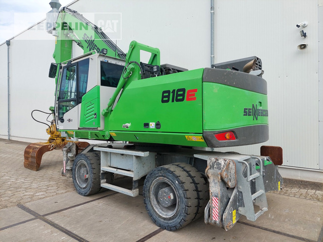 Sennebogen 818 - Hulladék kotró: 3 kép. Sennebogen 818 - Hulladék kotró: 3 kép.