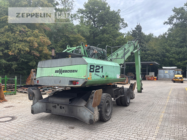 Sennebogen 821 - Hulladék kotró: 3 kép. Sennebogen 821 - Hulladék kotró: 3 kép.