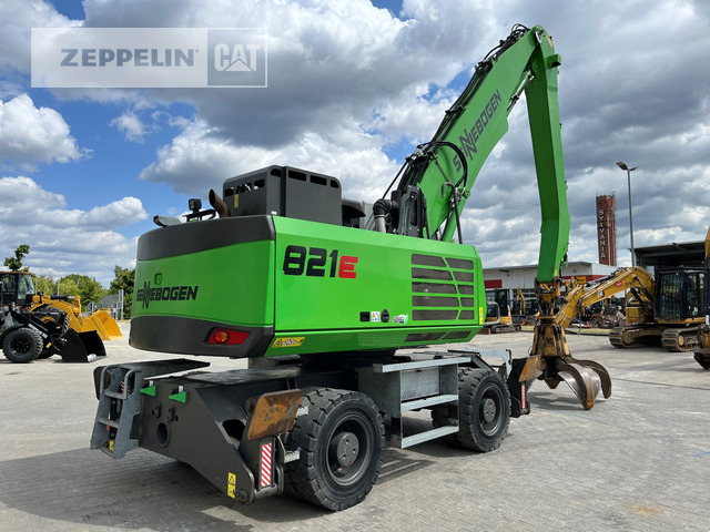 Sennebogen 821E - Hulladék kotró: 5 kép. Sennebogen 821E - Hulladék kotró: 5 kép.