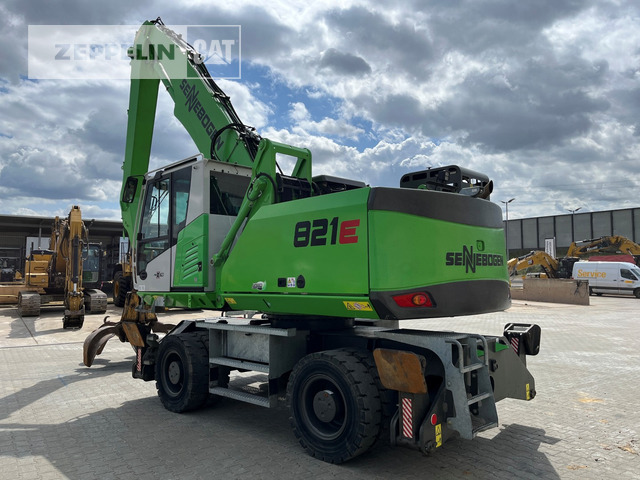 Sennebogen 821E - Hulladék kotró: 3 kép. Sennebogen 821E - Hulladék kotró: 3 kép.