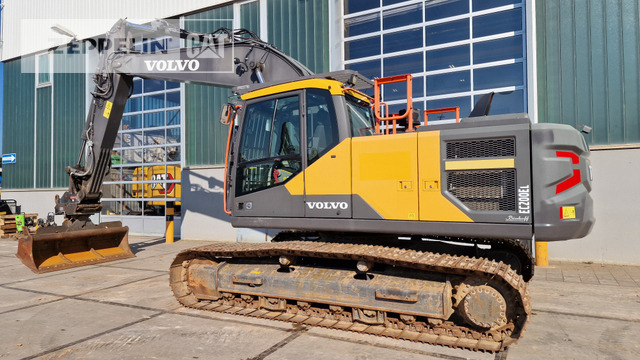 Volvo EC200E - Lánctalpas kotró: 2 kép. Volvo EC200E - Lánctalpas kotró: 2 kép.
