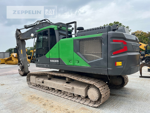 Volvo EC250E - Lánctalpas kotró: 2 kép. Volvo EC250E - Lánctalpas kotró: 2 kép.