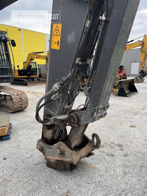 Volvo EC250E - Lánctalpas kotró: 5 kép. Volvo EC250E - Lánctalpas kotró: 5 kép.
