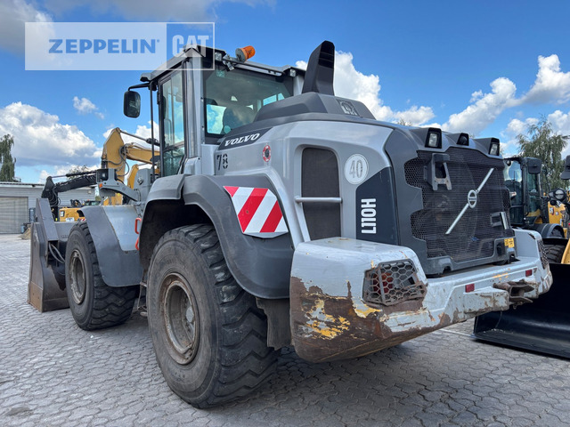 Volvo L110H - Gumikerekes homlokrakodó: 3 kép. Volvo L110H - Gumikerekes homlokrakodó: 3 kép.