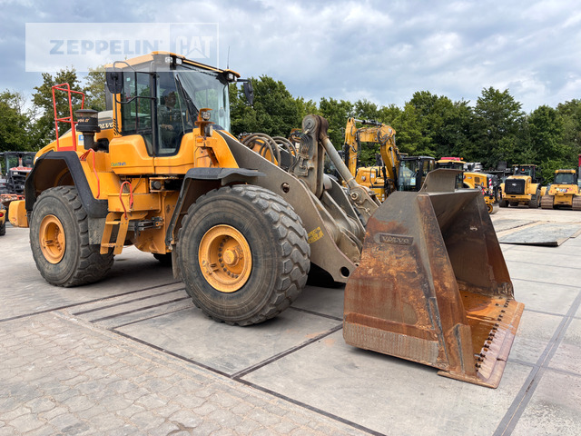 Volvo L150H - Gumikerekes homlokrakodó: 2 kép. Volvo L150H - Gumikerekes homlokrakodó: 2 kép.